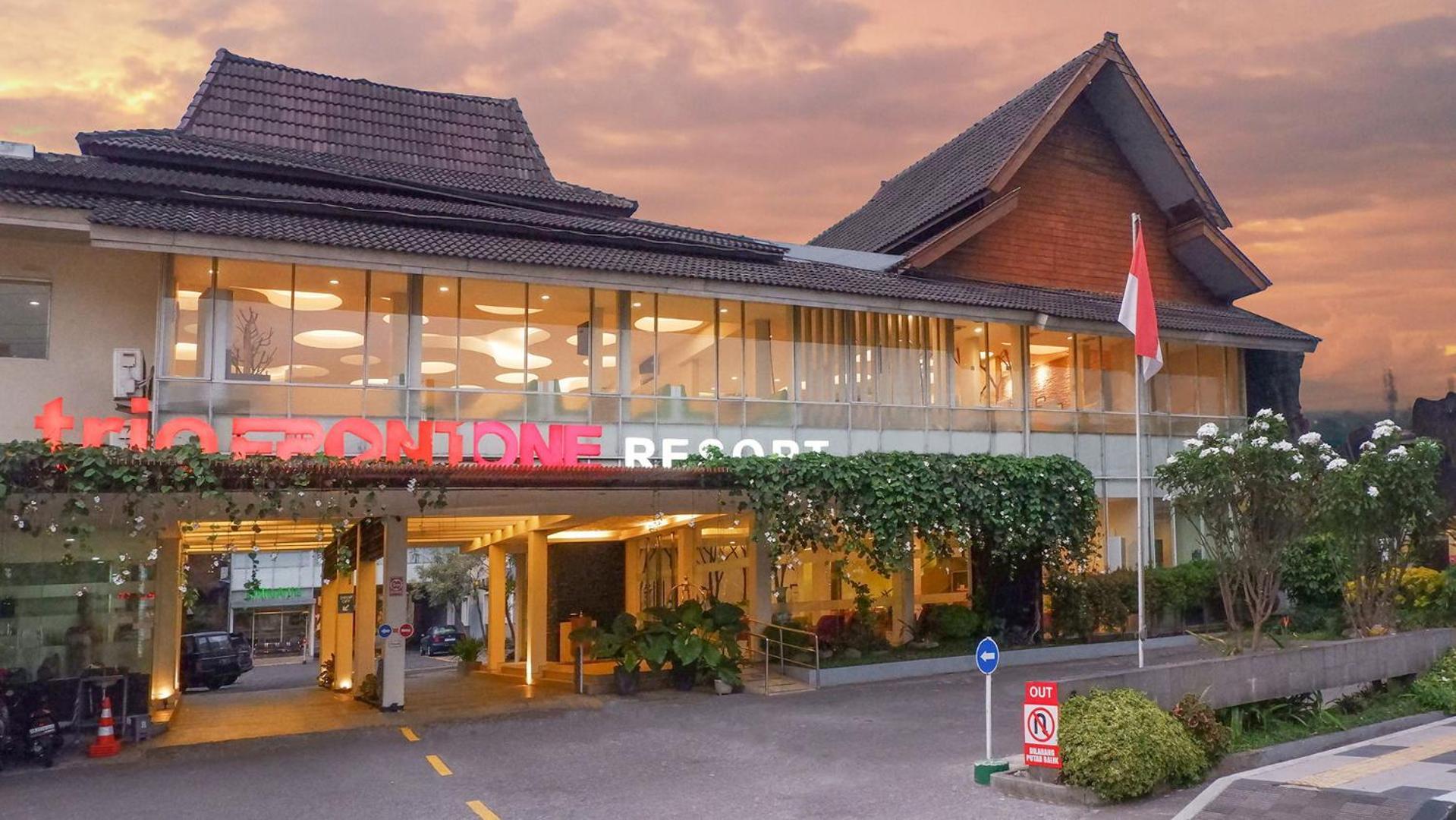 Front One Resort Magelang Exterior photo