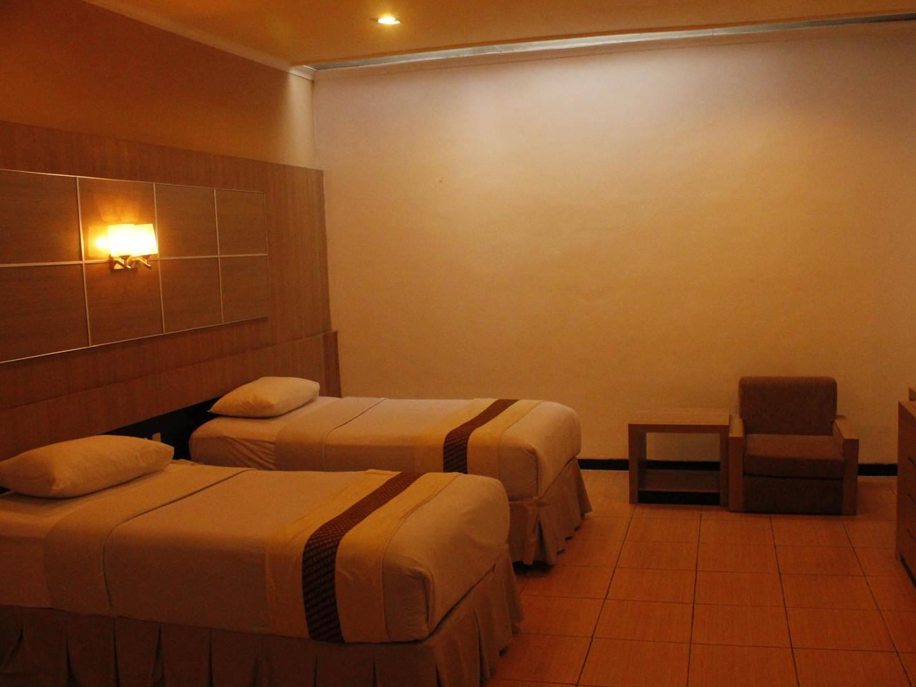 Front One Resort Magelang Exterior photo