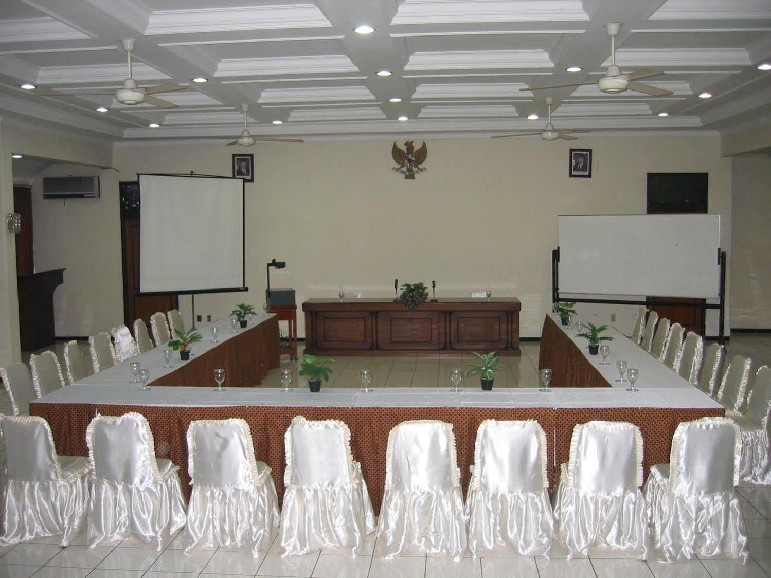 Front One Resort Magelang Exterior photo