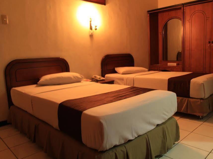 Front One Resort Magelang Exterior photo